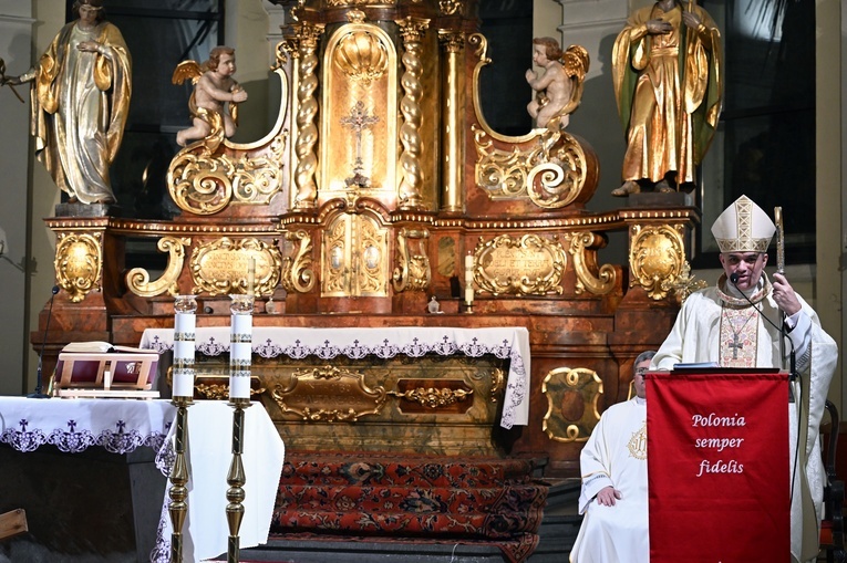 Wprowadzenie relikwii Prymasa Tysiąclecia w Pile