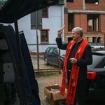 Samochód i dary od Caritas dla Chersonia