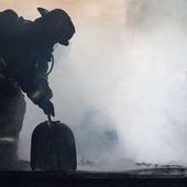 Na okupowanym Krymie Rosja wciela do armii strażaków