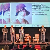 Twórcy filmu o Zofii Kossak podczas ekranowej premiery w Katowicach w lutym 2023 r. 