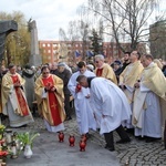 Msza św. pod papieskim pomnikiem