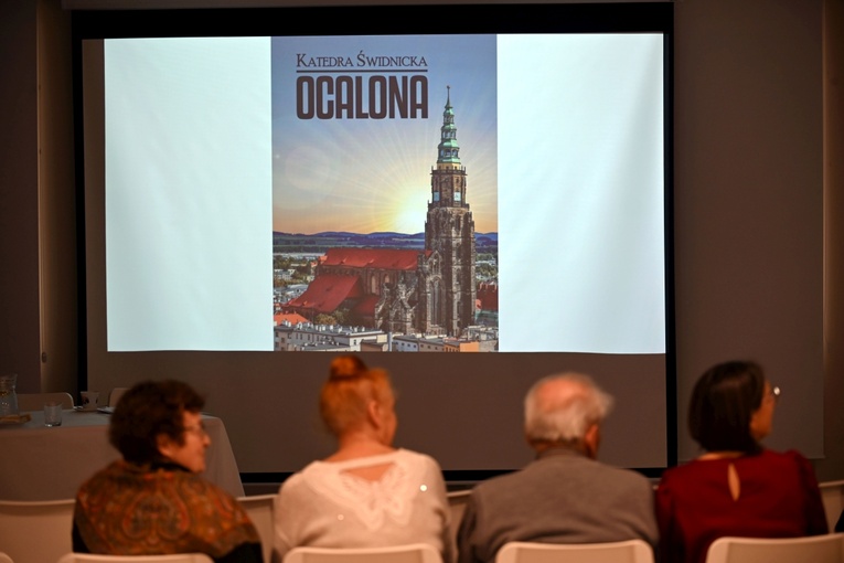Świdnica. "Ocalona" - trzeci tom albumu o renowacji katedry