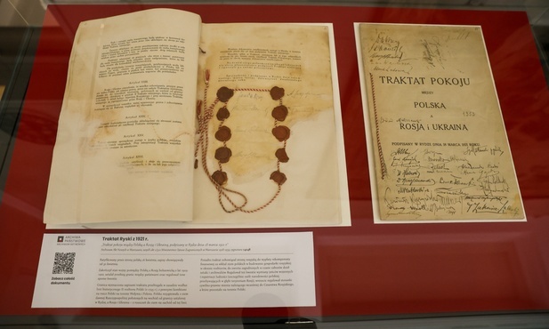 Przedwojenne traktaty przekazano do AAN