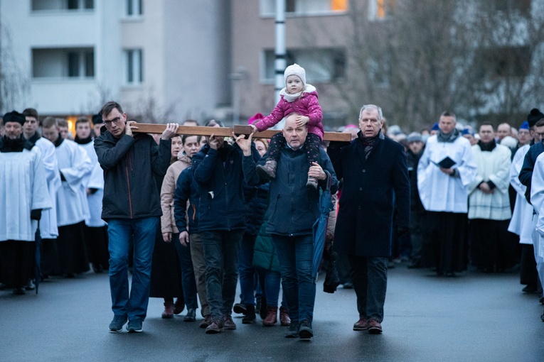 Krzyżu święty, nade wszystko... Droga Krzyżowa ulicami Gocławia