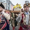 Wdzięczni mu za wszystko. Tysiące osób w warszawskim marszu w obronie Jana Pawła II