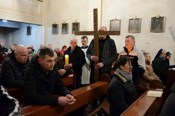 Jezu, tak bardzo tęsknię za kimś bliskim, kogo obchodziłby mój los