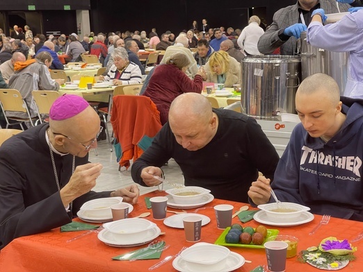 Abp Galbas podczas śniadania dla ubogich i samotnych: To jest czysta Ewangelia    
