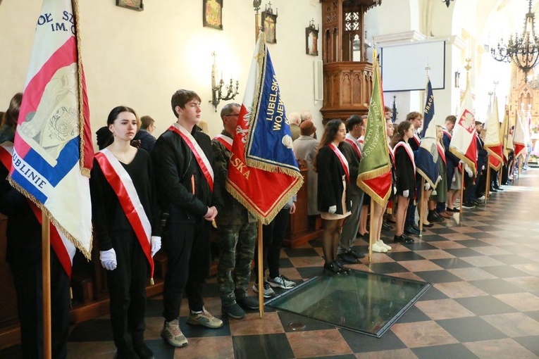 Uroczystości upamiętniające pomordowanych rozpocżęła Msza św. w kościele powizytkowskim w Lublinie.