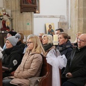 Katecheci w czasie Eucharystii.