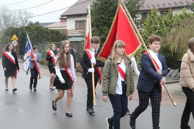 Nadanie patrona i poświęcenie sztandaru szkoły w Jodłówce-Wałkach