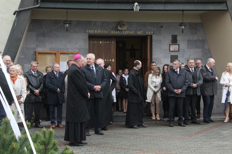 Nadanie patrona i poświęcenie sztandaru szkoły w Jodłówce-Wałkach