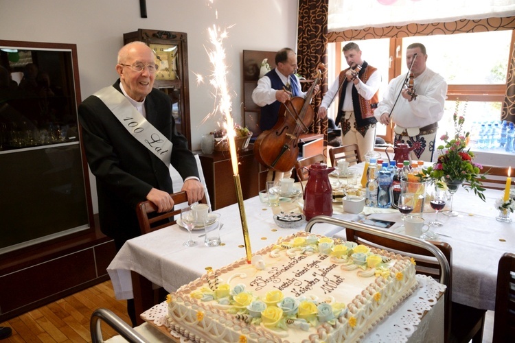 Ks. Julian Skowroński świętuje 100. rocznicę urodzin