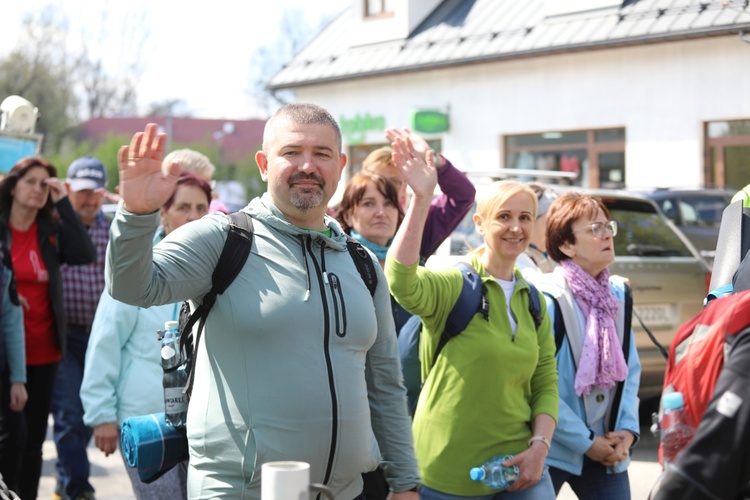 W drogę z Hałcnowa do Łagiewnik wyrusza grupa św. Jana Pawła II - 2023