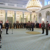 Prezydent wręczył nominacje generalskie oraz admiralską ośmiu oficerom WP