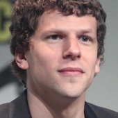 Jesse Eisenberg jest nie tylko aktorem, ale też reżyserem. 