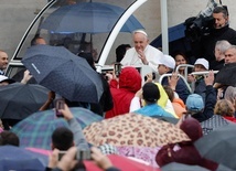 Papież do Polaków: Umęczona Ukraina potrzebuje wsparcia i modlitwy