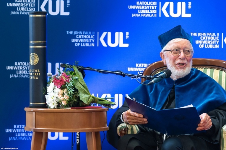 Prof. Peter Trudgill doktorem honoris causa KUL