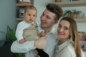 Janek i Weronika ze swoim synkiem Rysiem.