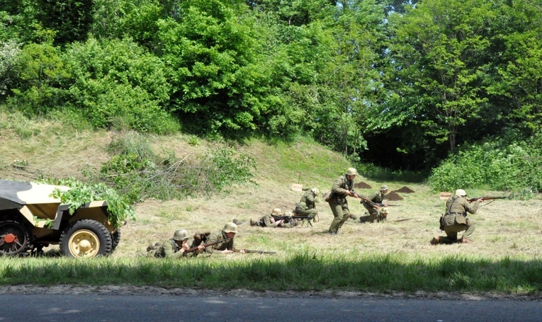 Militarny piknik we Włodzieninie