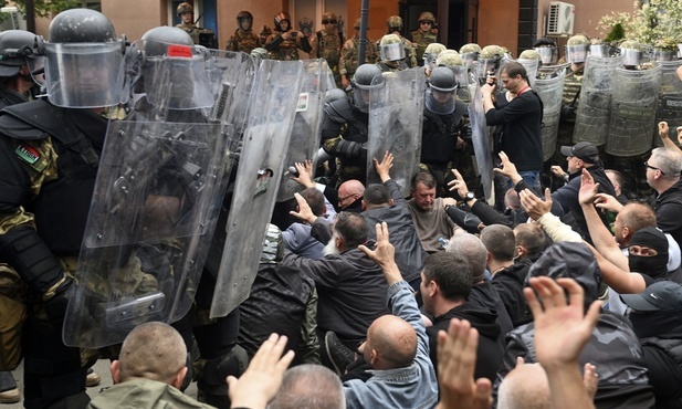 Kosowo: Setki Serbów ponownie zbierają się, by demonstrować na północy kraju przeciwko nowym władzom