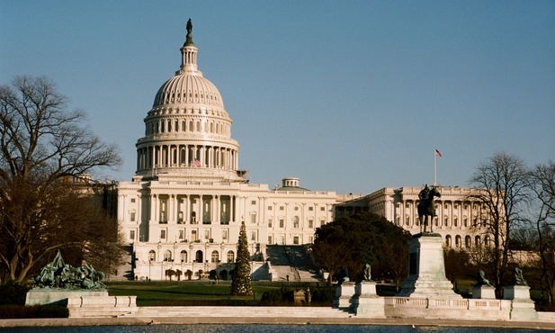 USA: Senat przegłosował zawieszenie limitu zadłużenia, oddalając widmo bankructwa