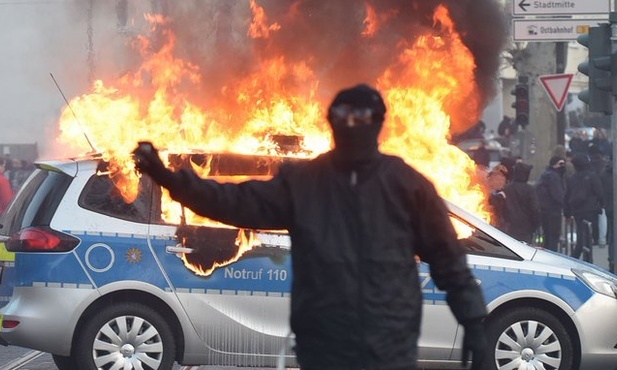 Zamieszki w Lipsku; lewicowi ekstremiści starli się policją