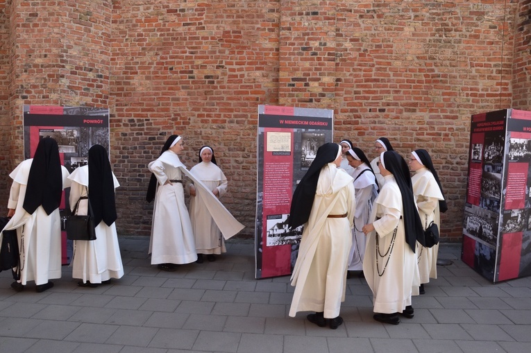 Wystawa i konferencja sióstr dominikanek w Gdańsku