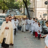 Wrzeszczańskimi ulicami, manifestując swoją wiarę, przeszło kilkuset wiernych.