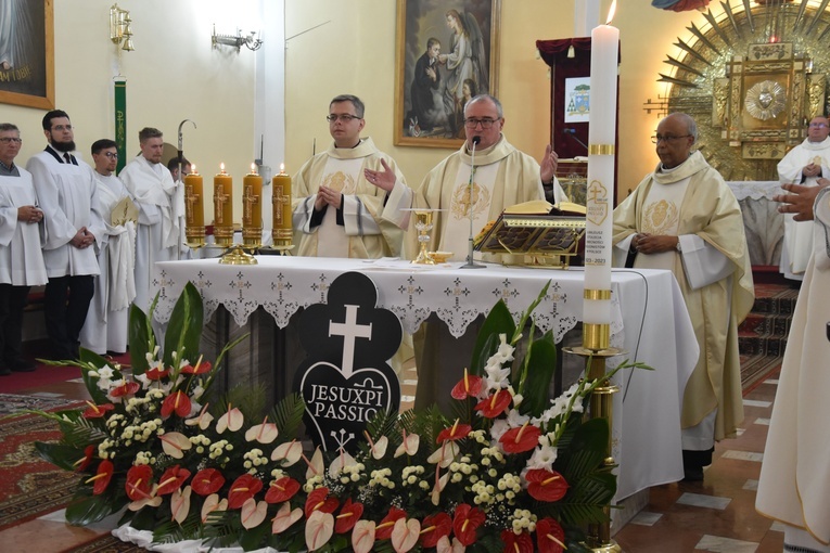 Uroczystej Mszy św. przewodniczył bp Szymon Stułkowski.