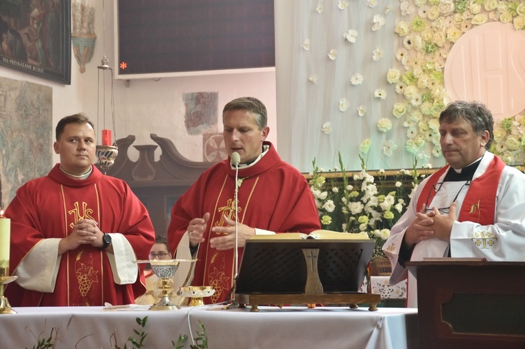 Bp Piotr Przyborek udzielił sakramentów wychowankom PSONI