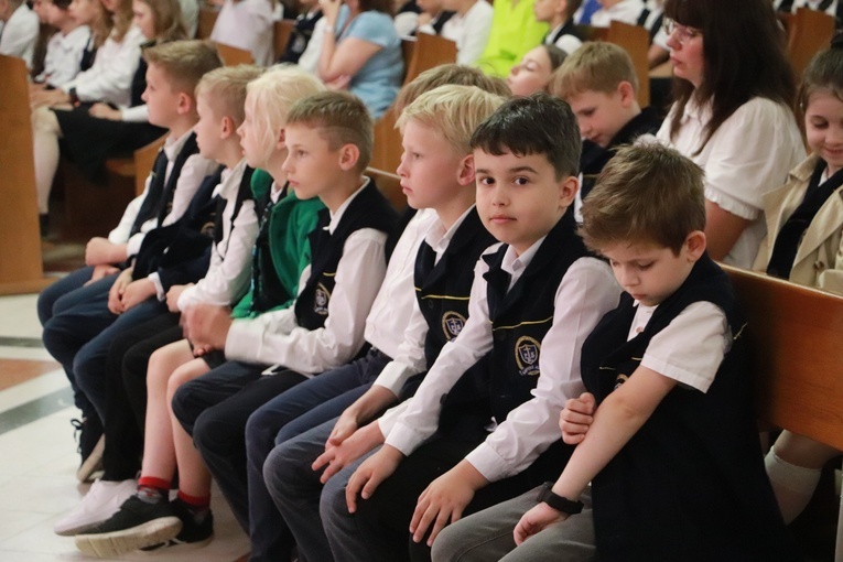 Msza św. na zakończenie roku szkolnego w Zespole Szkół im. ks. Konarskiego w Skierniewicach