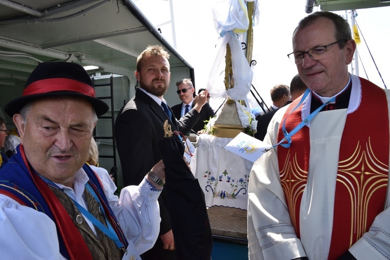 Morskie nabożeństwo na Zatoce i Eucharystia w Pucku