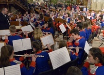 Koncert Radomskiej Młodzieżowej Orkiestry Dętej "Grandioso" pod dyrekcją Dariusza Krajewskiego w radomskiej katedrze.