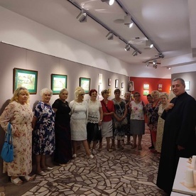 Uczestnicy wystawy w "Stalowej Galerii".