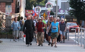 Polacy, Węgrzy i Słowacy pieszo pielgrzymują przez trzy kraje do Łagiewnik