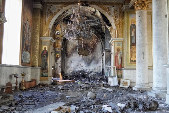 Wnętrze zniszczonego przez Rosjan Soboru Przemienienia Pańskiego