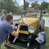 Ten ford z 1930 r. wzbudzał największe zainteresowanie.