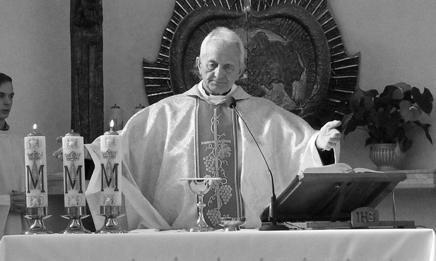 Ksiądz Franciszek Płonka był pierwszym i wieloletnim duszpasterzem rodzin diecezji bielsko-żywieckiej.