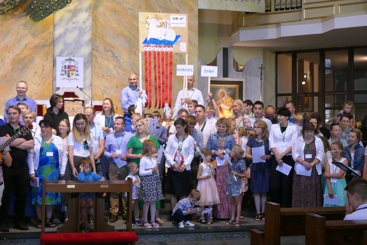 Oaza Rodzin przeżywająca swoje rekolekcje w Brennej podczas dnia wspólnoty w Bielsku-Białej.
