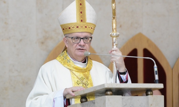 Stan zdrowia biskupa opolskiego poprawił się