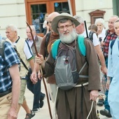 O. Andrzej wędruje z "Trójeczką".