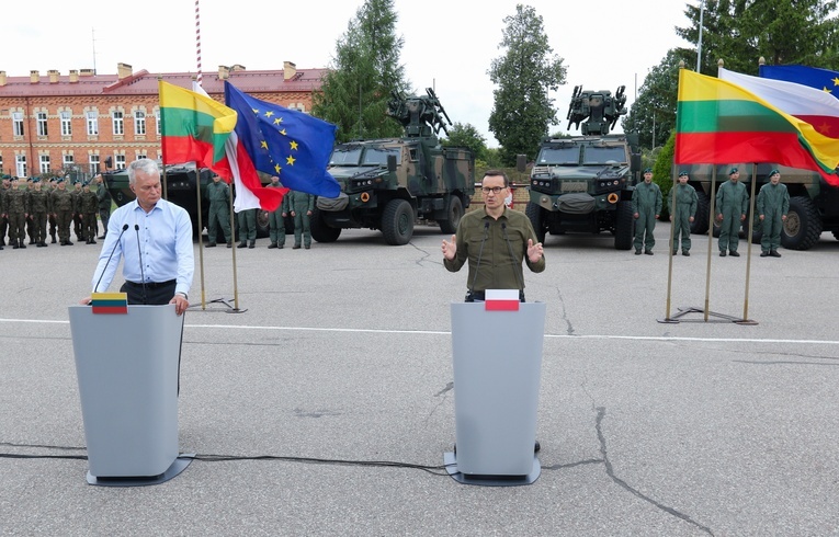 Premier Morawiecki z prezydentem Litwy Nausedą spotkali się na Przesmyku Suwalskim