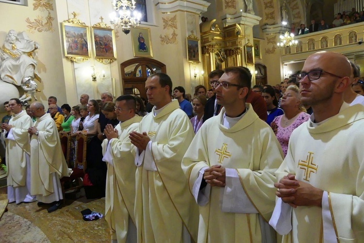 Podczas Mszy św. inaugurującej w bazylice hałcnowskiej 32. Pieszą Pielgrzymkę Diecezji Bielsko-Żywieckiej na Jasną Górę.