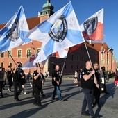 Zaczynają i kończą dzień walką