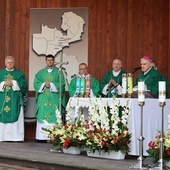 Uroczystościom przewodniczył biskup ordynariusz.