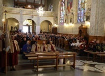 W modlitwie wzięły udział grupy męskie z całej diecezji.