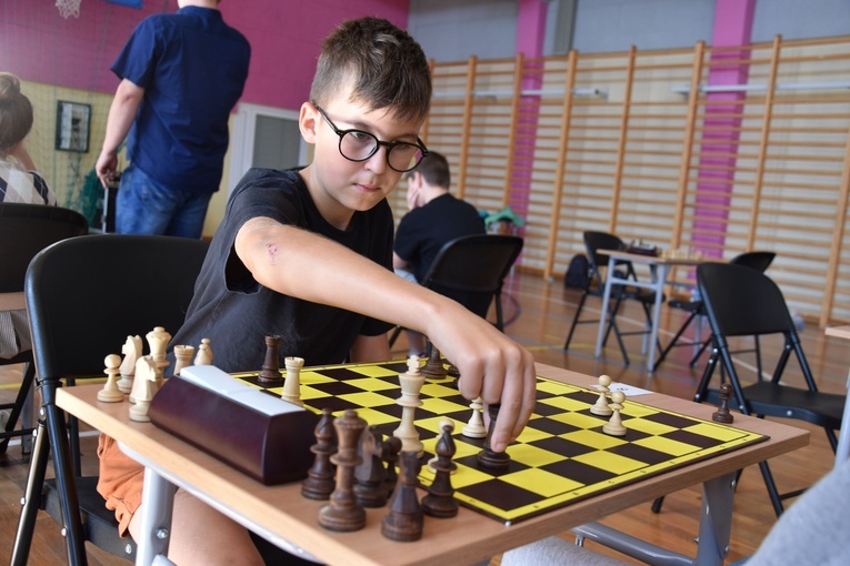 Do szachowych rozgrywek w Szkole Podstawowej nr 2 im. H. Sienkiewicza w Przasnyszu stanęło 46 uczniów szkół podstawowych i średnich.