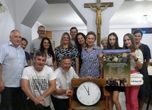 Parafialna ekipa festynowa z ks. proboszczem Piotrem Leśniakiem zaprasz na wspólne świętowanie.