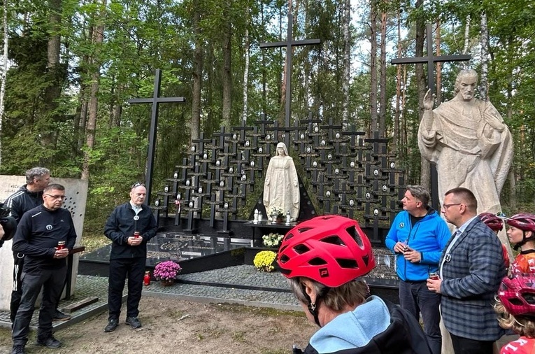 Do Piaśnicy na rowerach