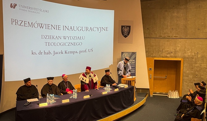 Przemówienie inauguracyjne wygłosił dziekan Wydziału Teologicznego UŚ ks. prof. UŚ Jacek Kempa.